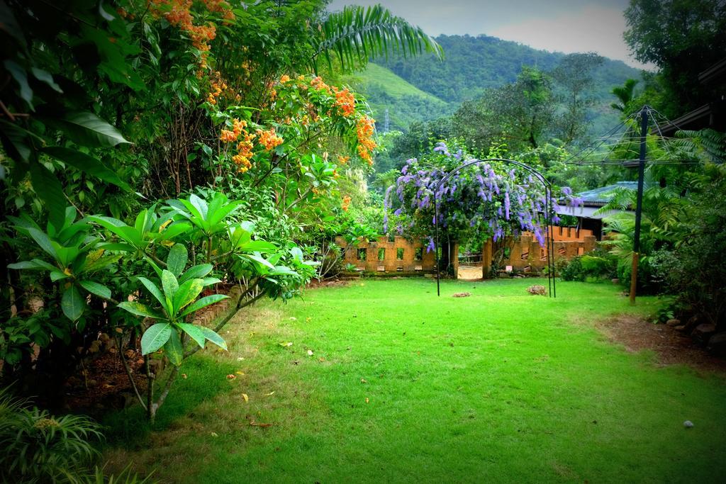 Sapphire Holiday Resort Ratnapura Exterior photo